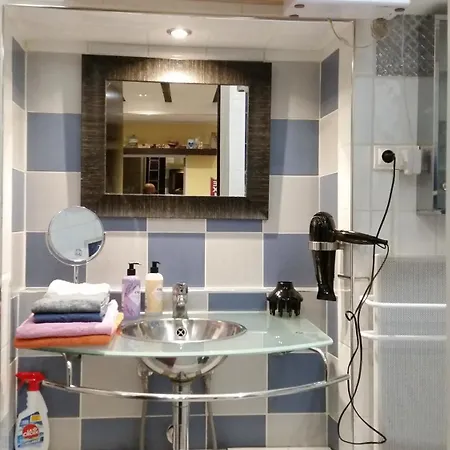 Appartamento Bonaparte, Bienvenue Dans Le Quartier Du Port, Le Quartier De Avec Son Ambiance Estivale Qui Respire Les Vacances, Rafraichissement Garantie Pour Arrivee Toute En Douceur