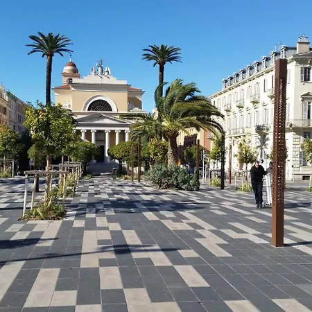 Bonaparte, Bienvenue Dans Le Quartier Du Port, Le Quartier De Avec Son Ambiance Estivale Qui Respire Les Vacances, Rafraichissement Garantie Pour Arrivee Toute En Douceur * Nizza