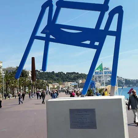Bonaparte, Bienvenue Dans Le Quartier Du Port, Le Quartier De Avec Son Ambiance Estivale Qui Respire Les Vacances, Rafraichissement Garantie Pour Arrivee Toute En Douceur Nizza